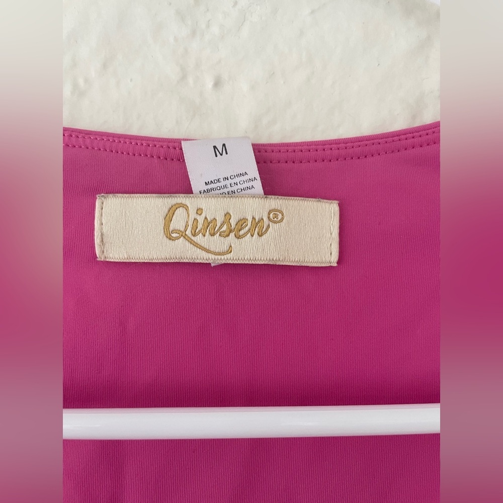 Women Qinsen bright pink thong style long sleeve square neck bodysuit; Size M - Picture 3 of 6